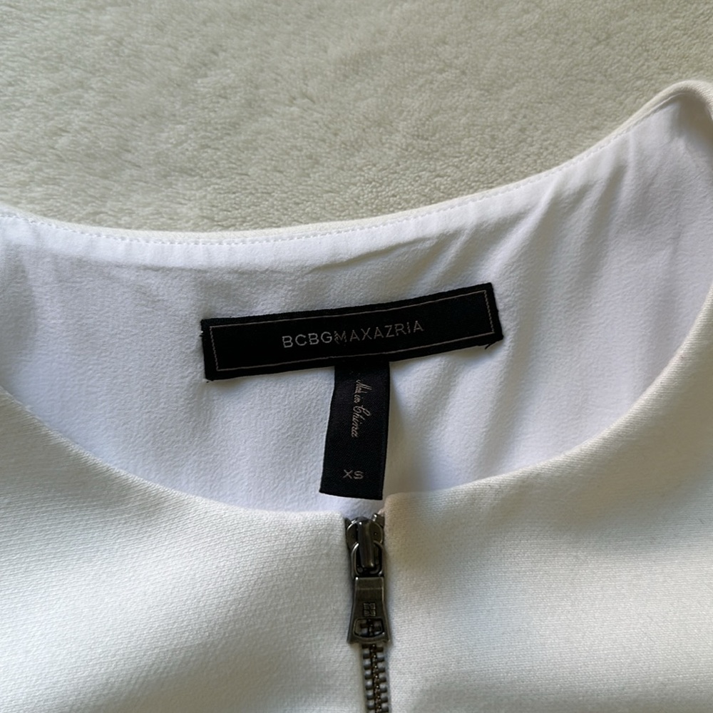 BCBGMAXAZRIA Womens Abrielle Sleeveless Peplum Top in White XS - Picture 12 of 13
